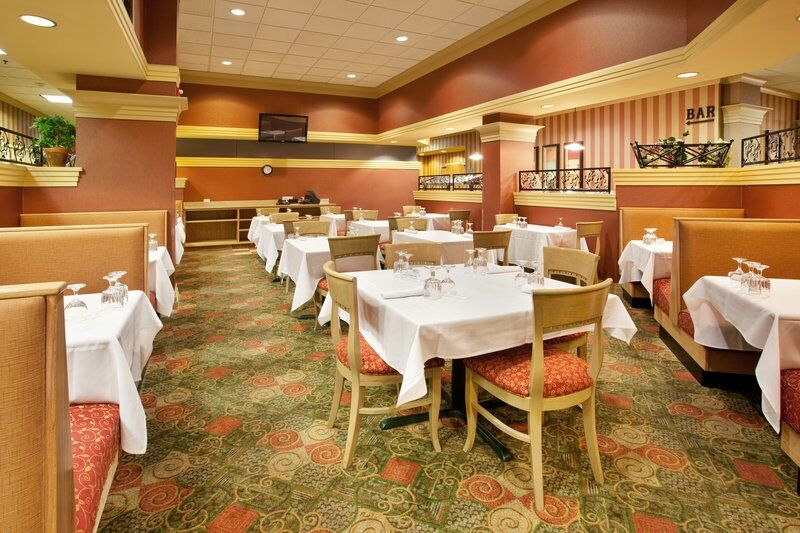 Holiday Inn & Suites Bolingbrook By Ihg Exterior foto